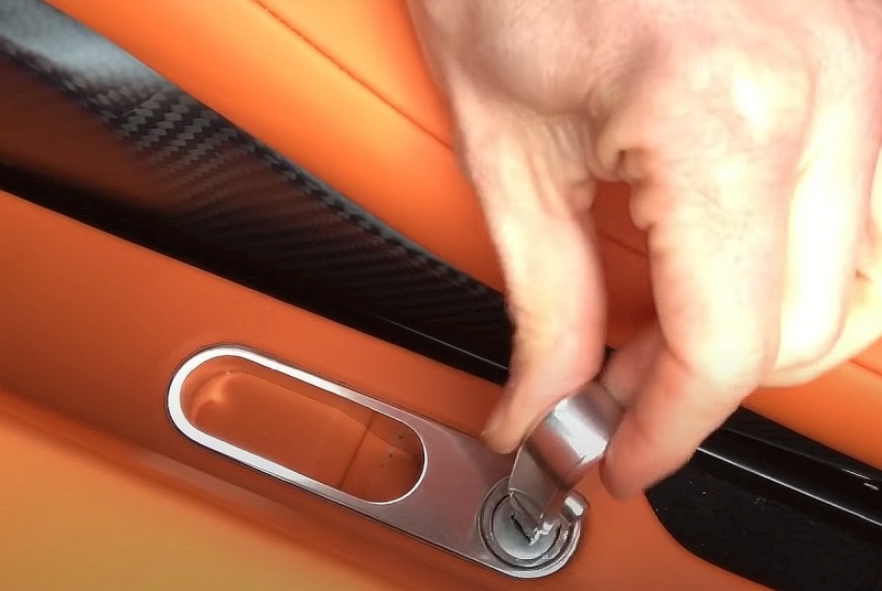 bugatti chiron - top speed key