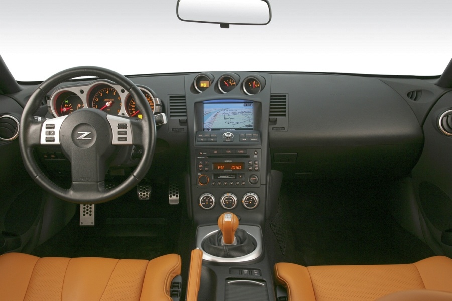 Nissan 350Z - kokpit