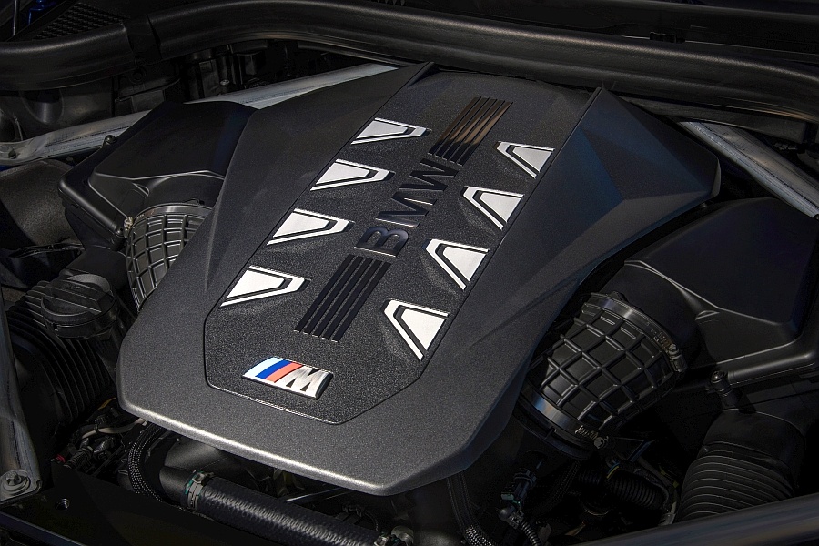 BMW X7 M60i - silnik