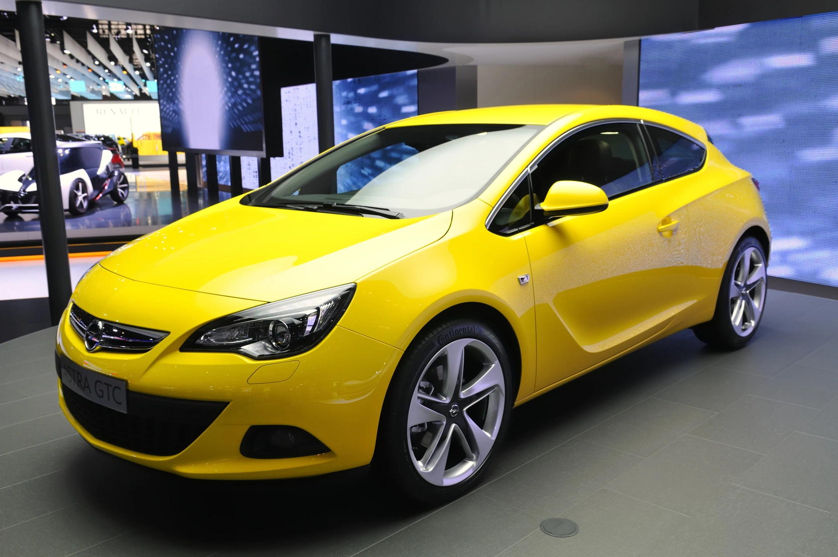 Opel Astra GTC - prezentacja podczas Motor Show 2014 w Brukseli