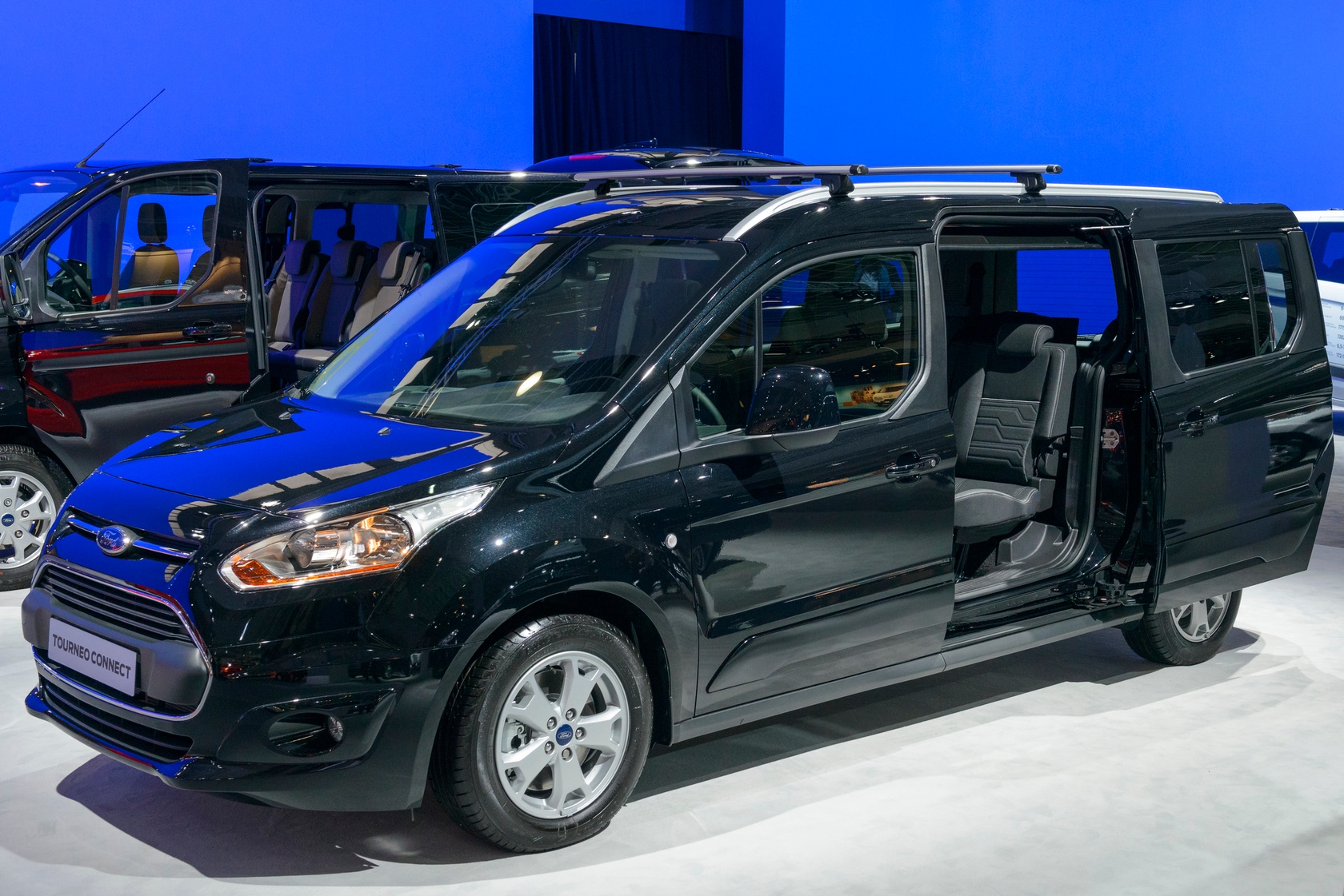 Czarny Ford Tourneo Connect