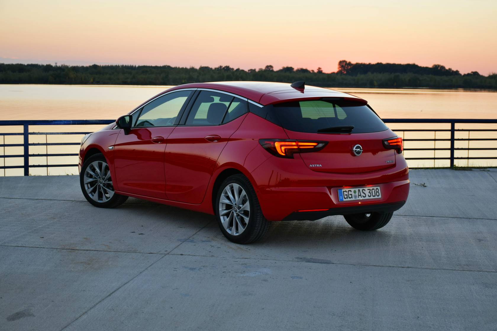 Szybka sprzedaż: Opel Astra to najczęściej sprzedawany model w 3-2-1 SPRZEDANE!